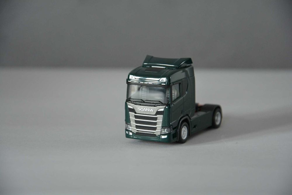 1:87 (H0) Herpa 307642 - Scania CR ND - dark green