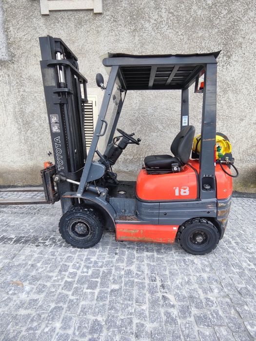 Empilhador Toyota gás 1800kg