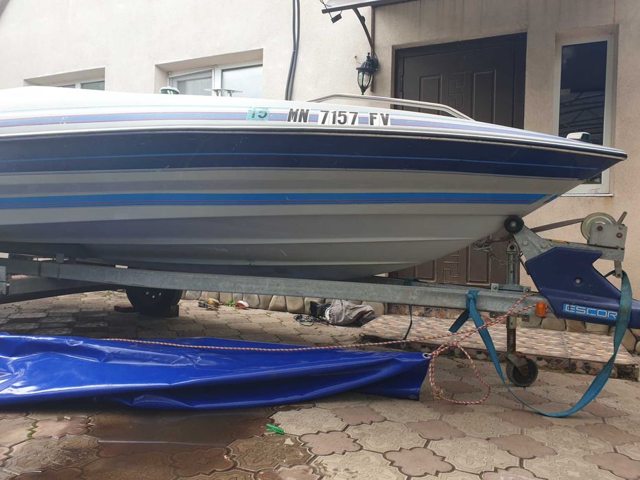 Катер Bayliner Capri 1500, лодку с мотором