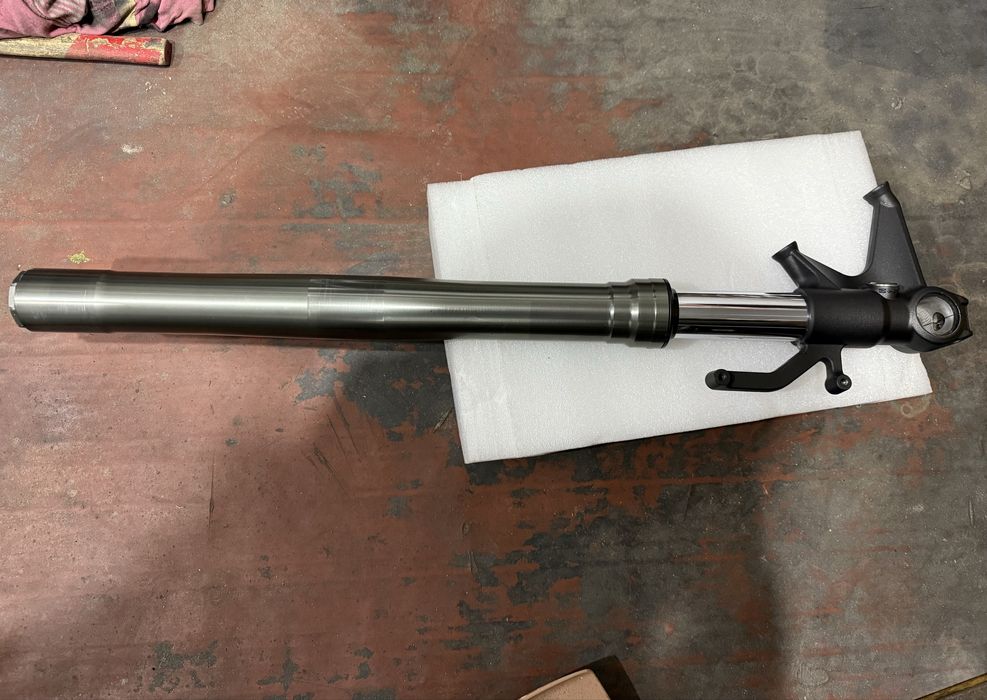 Перо ліве на RSV4/Tuono V4 09-11 (showa) та ZX6R/ZX10R 2016+ (Showa)