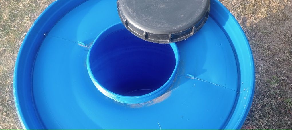 BECZKA NA DESZCZÓWKĘ 220 litrów kranik metalowy 3/4