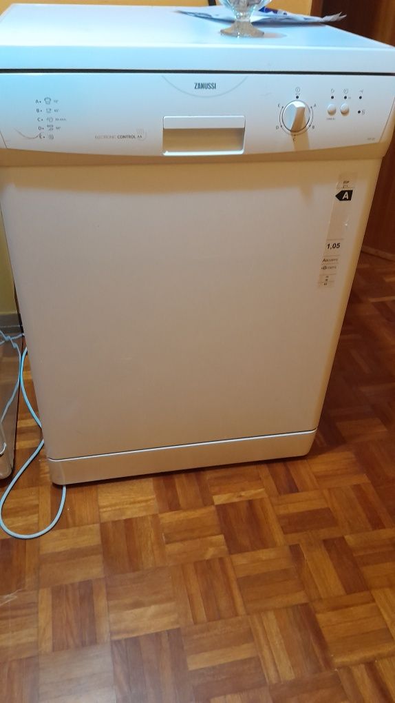 Maquina de lavar loiça semi novo