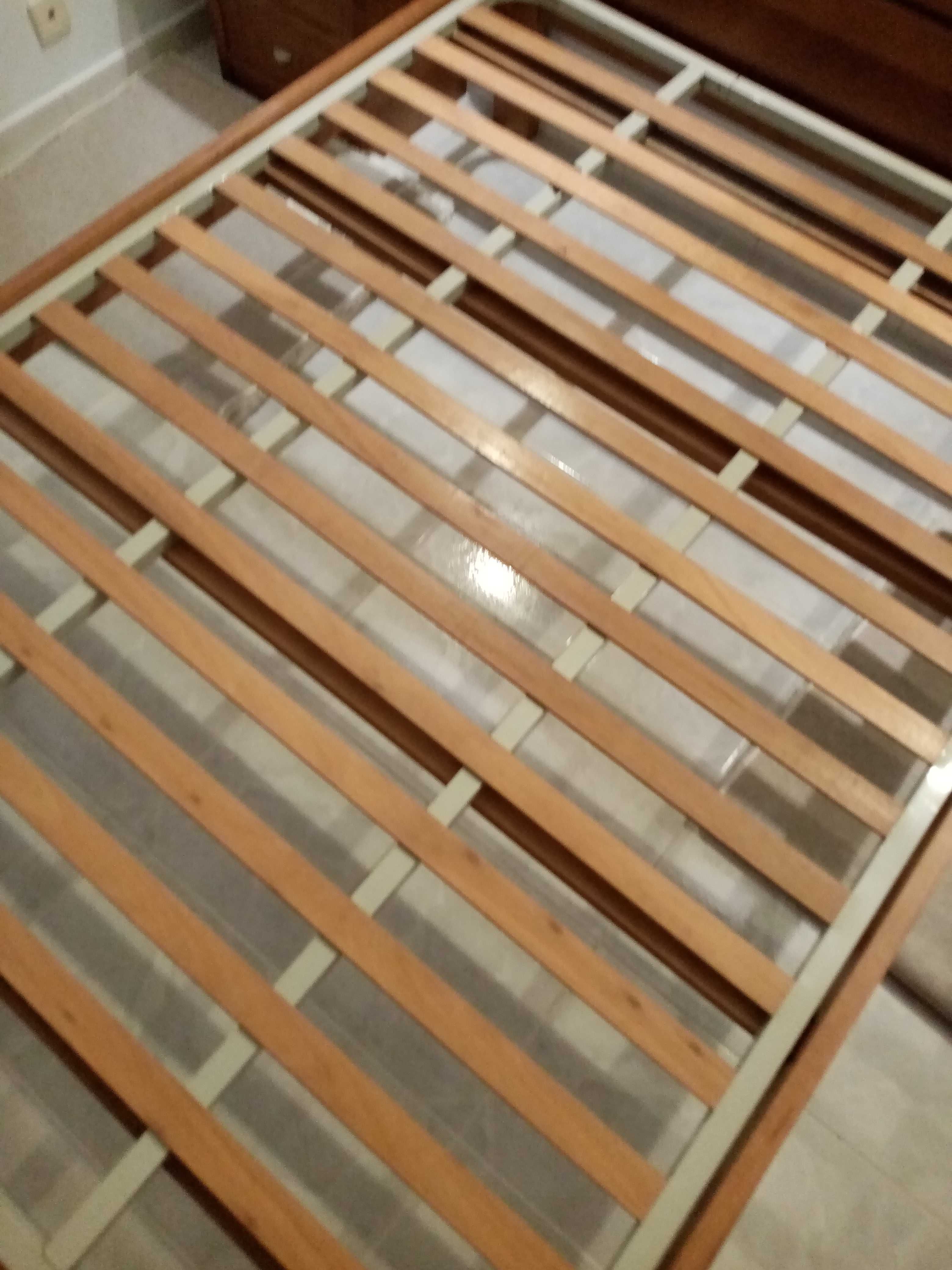 Estrado para cama de casal - como novo