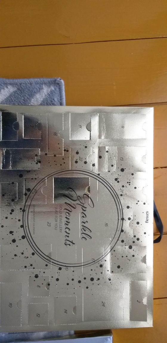Sinsay złoty kalendarz adwentowy na biżuterię