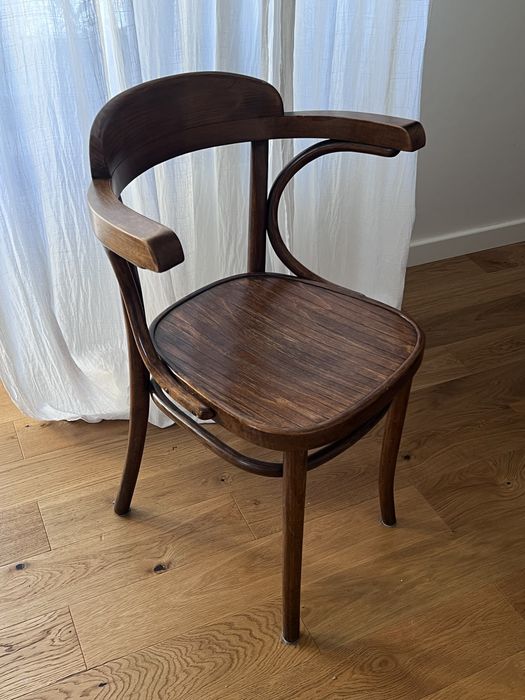 Odnowione stare krzesla gięte a’la Thonet