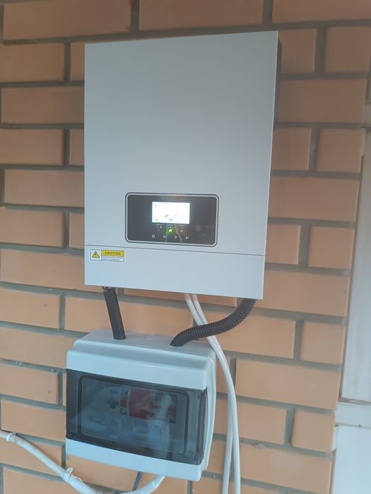 Гібридний Сонячний Інвертор 24В 3000вт, 2.0KVA/3.2KVA
INVERTER / MPPT