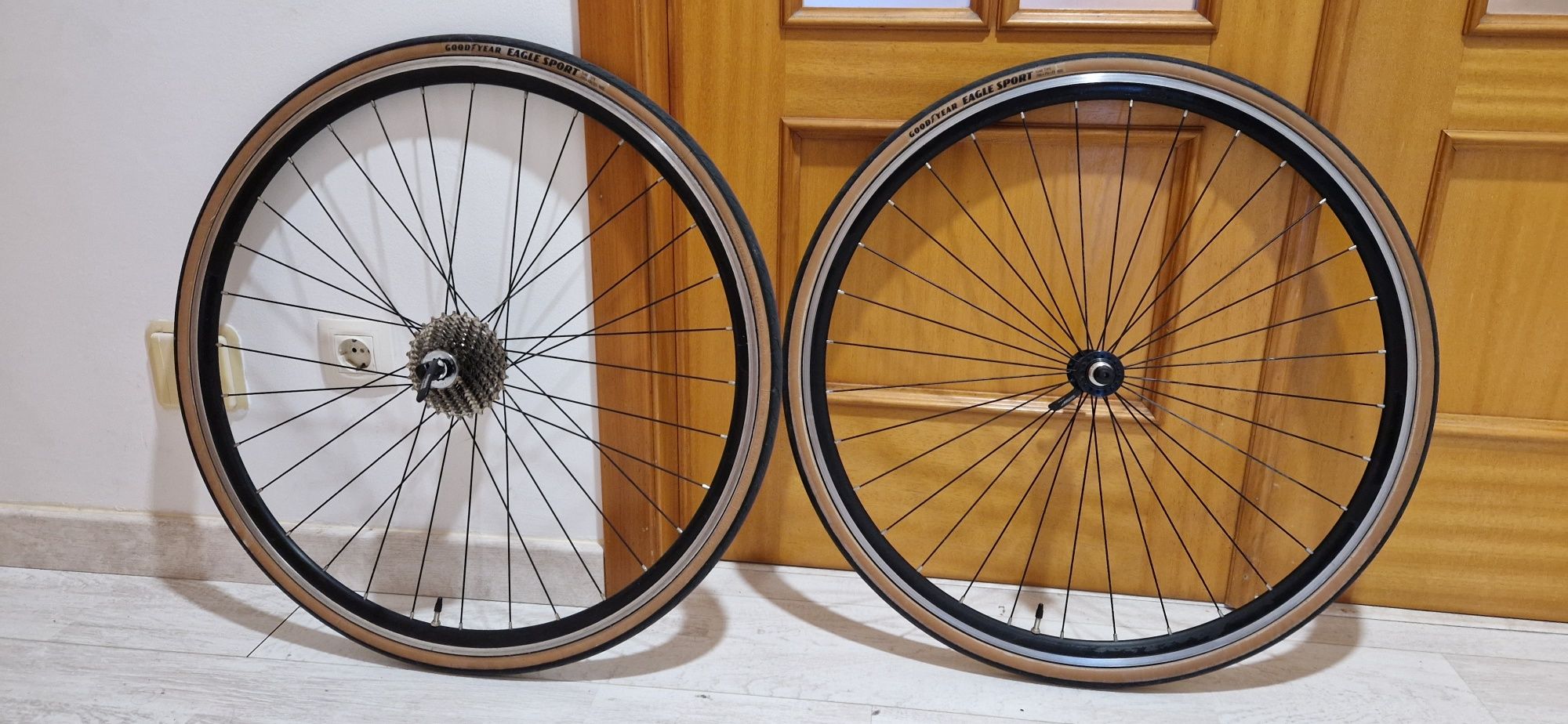 Rodas + cassete 10 + pneus