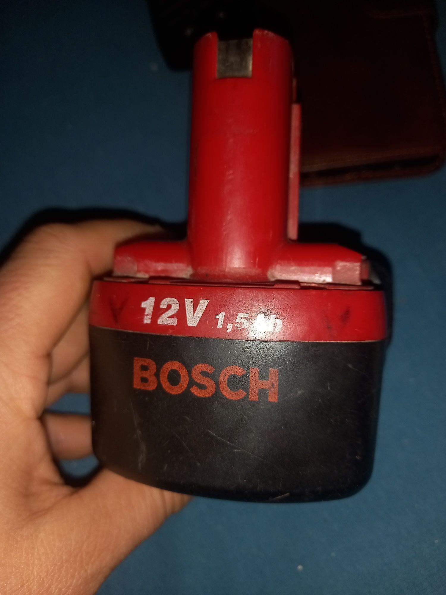 Зарядне і акумулятор  для шуруповерта Bosch