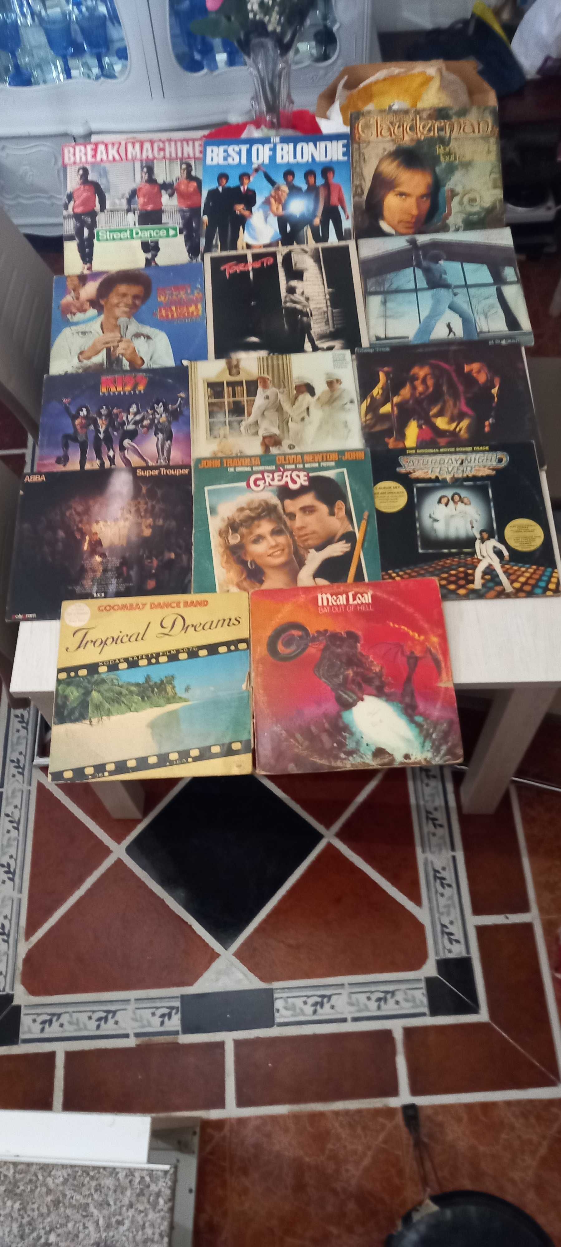 22 cacetes musicas portuguesas antigas + discos vinil pequenos e LPs