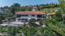 Moradia V3 com aproximadamente 8000 m2 de terreno - Amarante