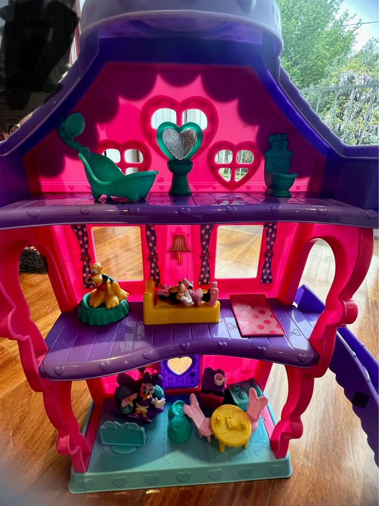 Casa da Minnie com mobília e bonecos