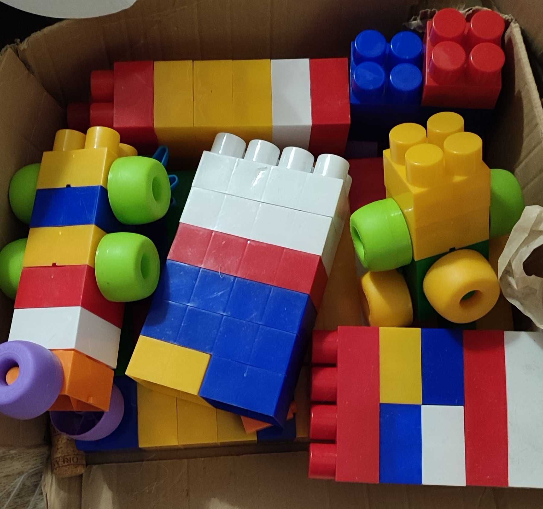 Дитячі іграшки ( кубики, конструктор, картки розвиваючі)