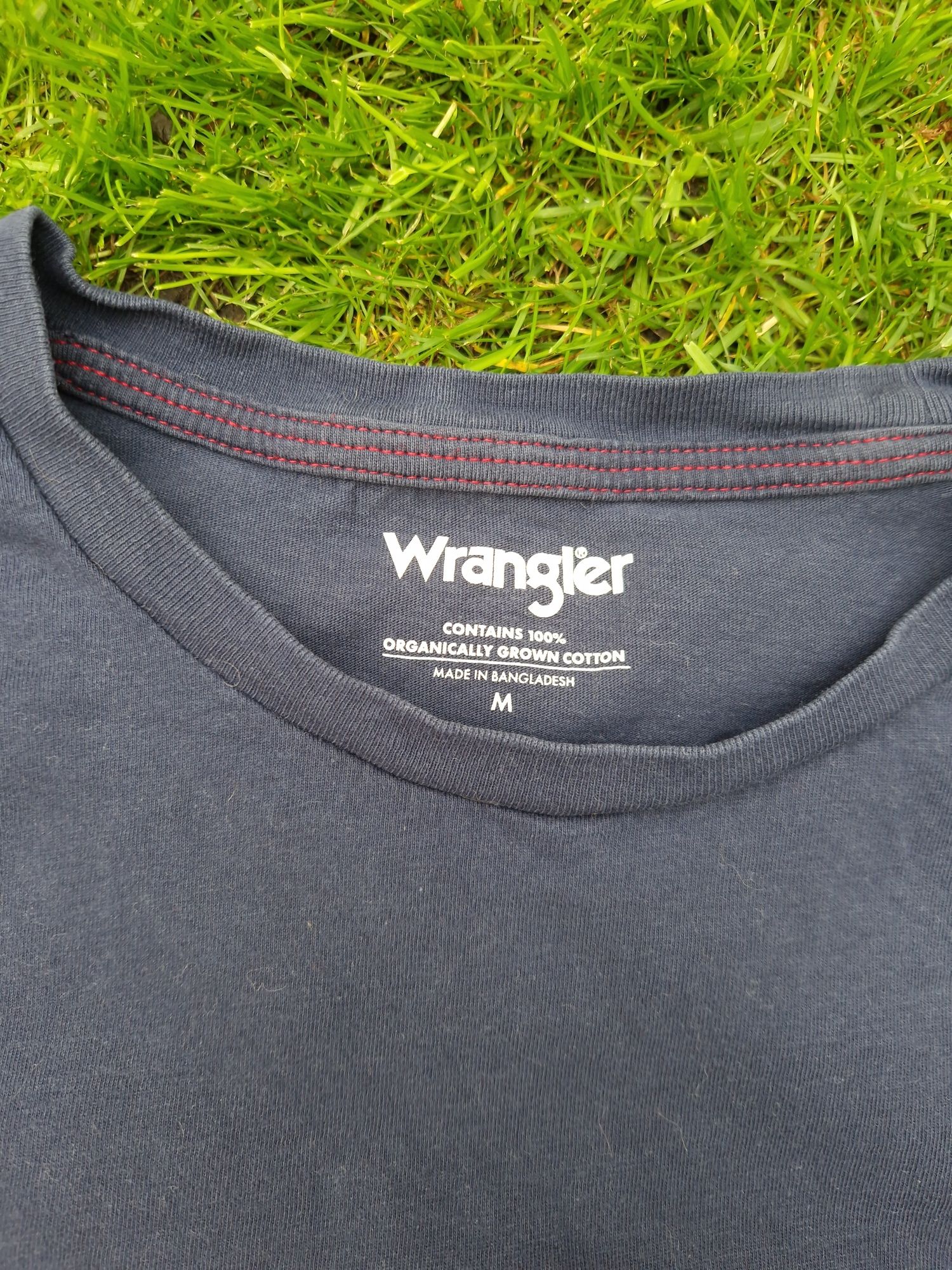 granatowa koszulka Wrangler