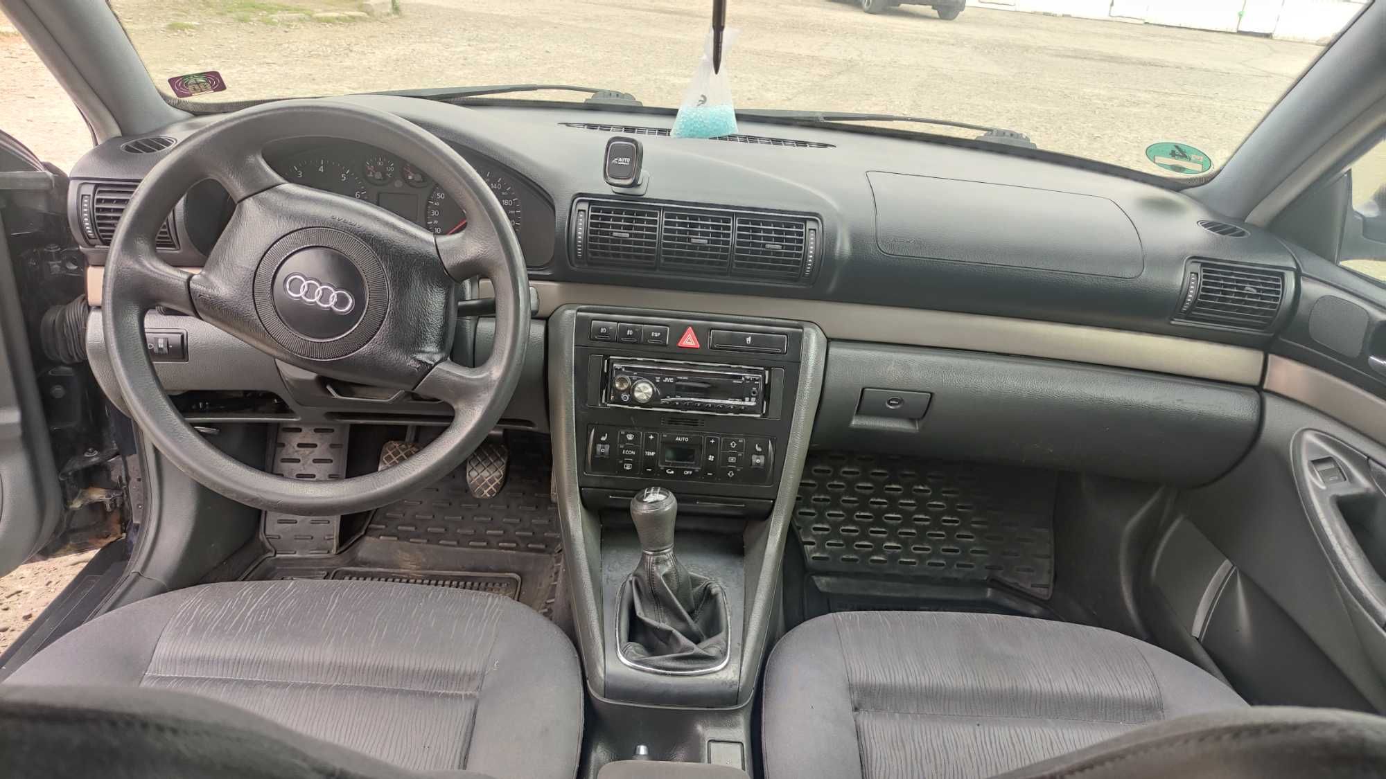 Audi A4 B5  2001