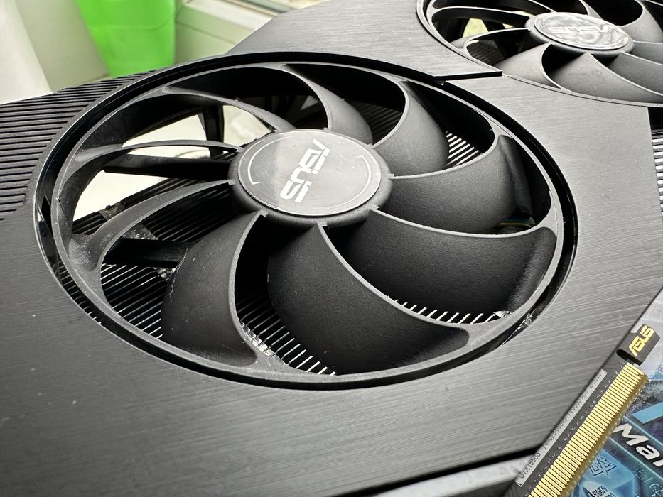 Ідеальна відеокарта ASUS GTX 1660 Super (68 ° C в тестах!)