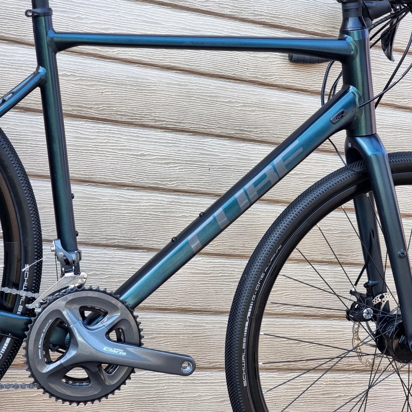 28 CUBE NUROAD DISC 2023 Gravel Shimano Claris. Вилка CARBON. Disc