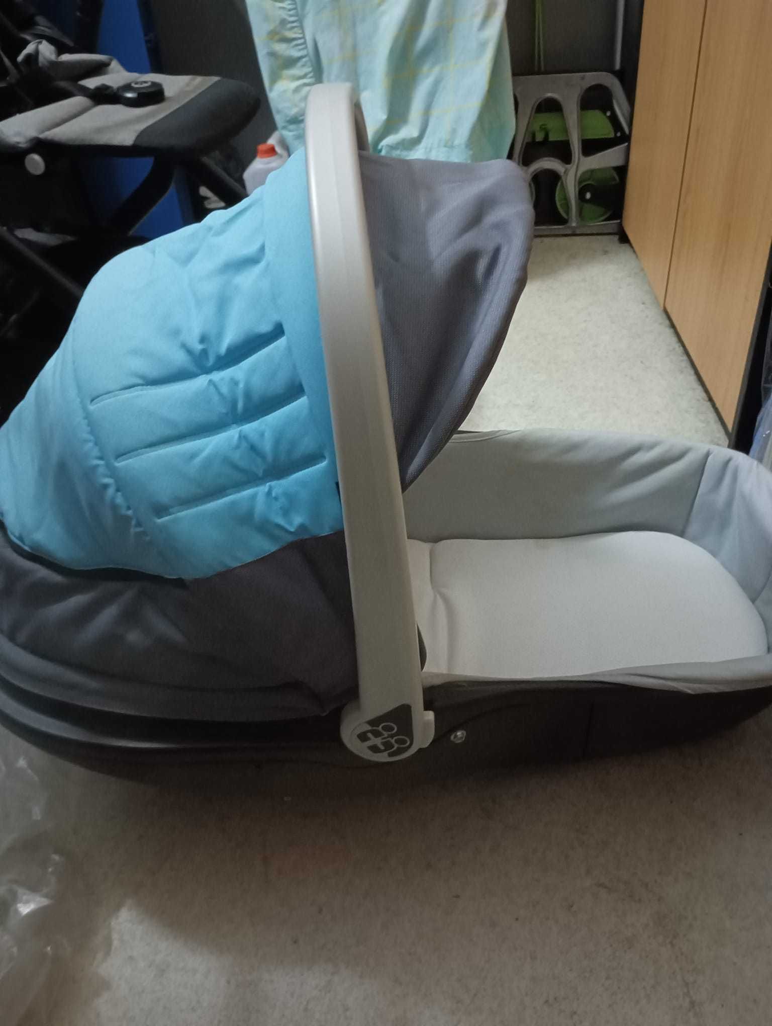 Carrinho, babycoque e adaptadores CYBEX e Alcofa com colchão da Chicco