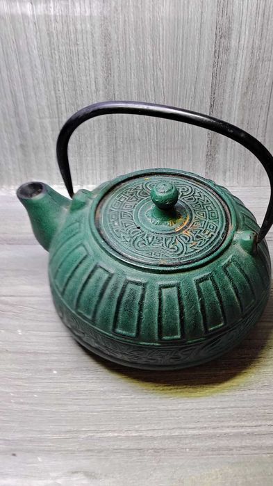 Żeliwny czajnik zaparzacz do herbaty