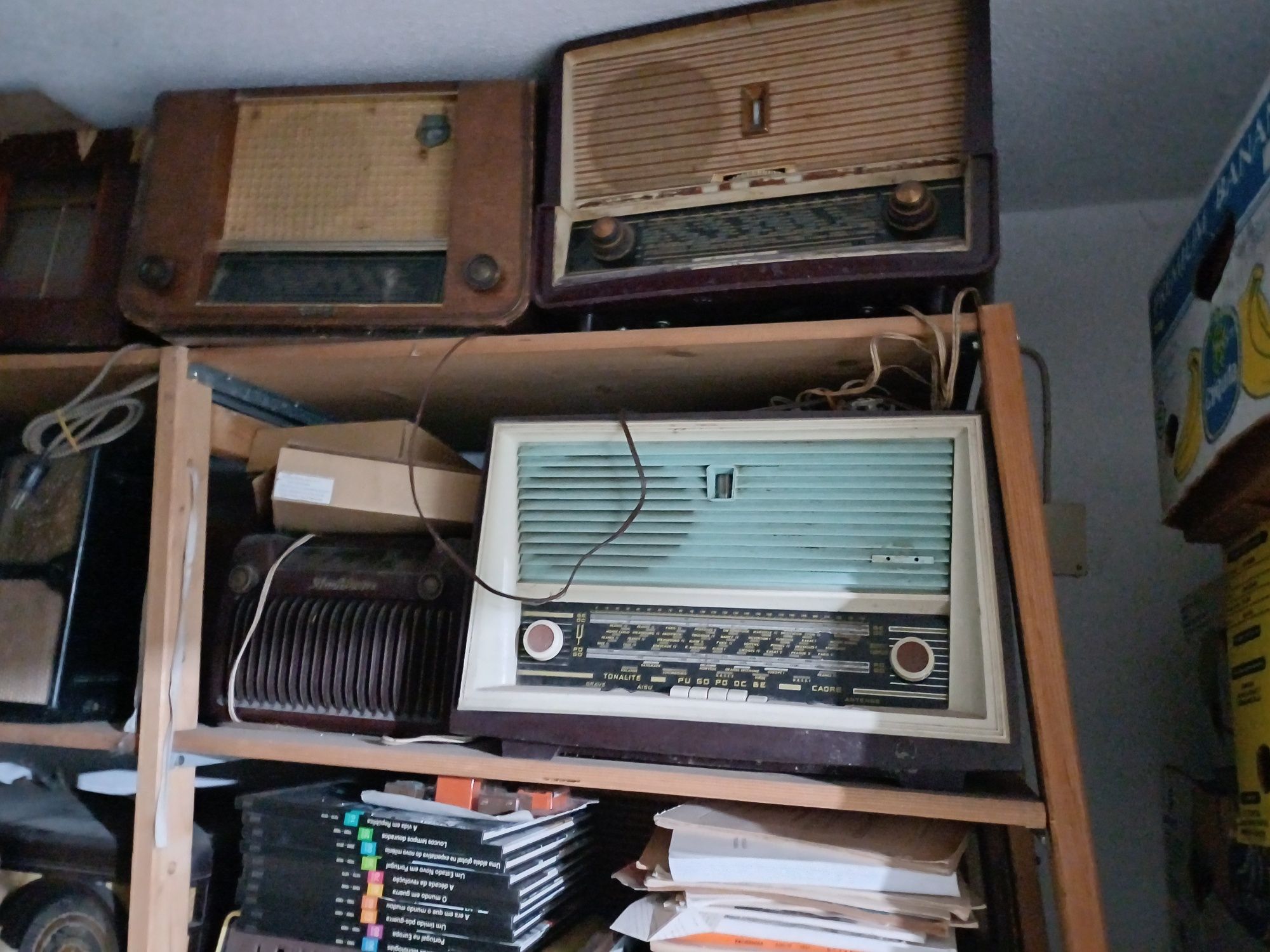 Radios antigos de varios géneros