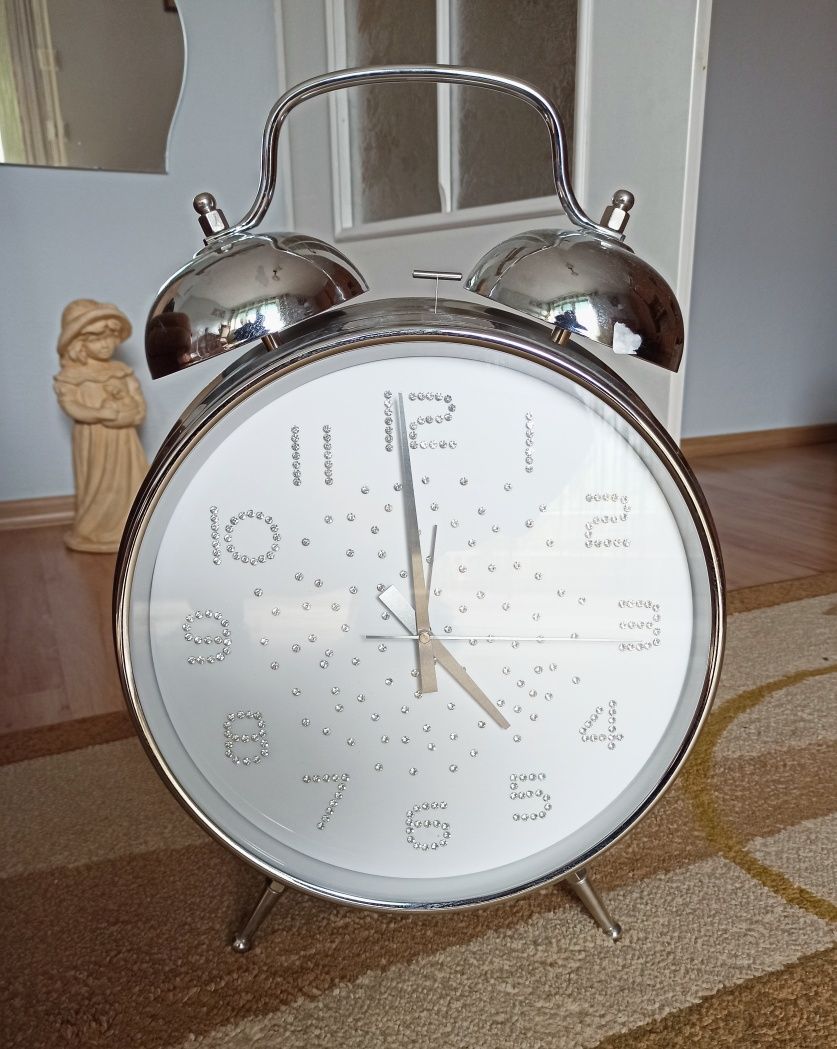 Duży zegar srebrny