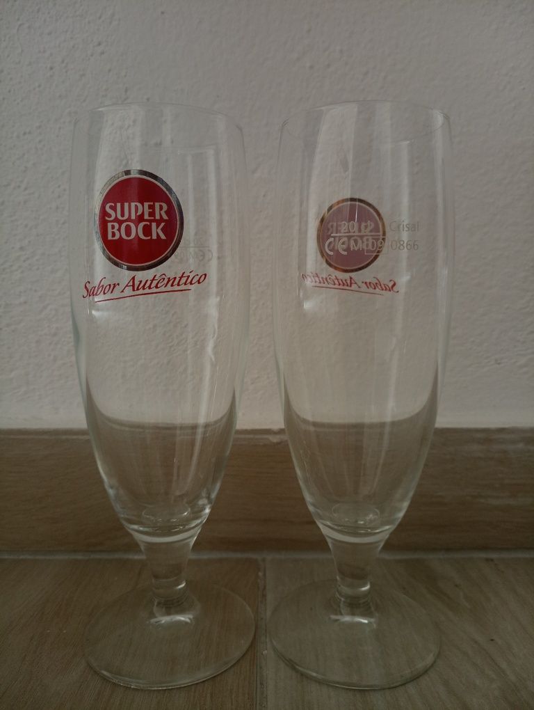 Vários copos super bock