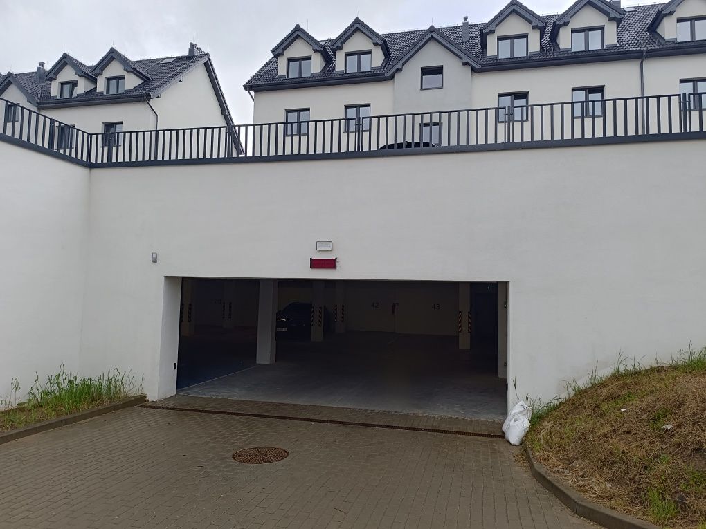 Garaż , miejsce parkingowe w hali garażowej Bytów