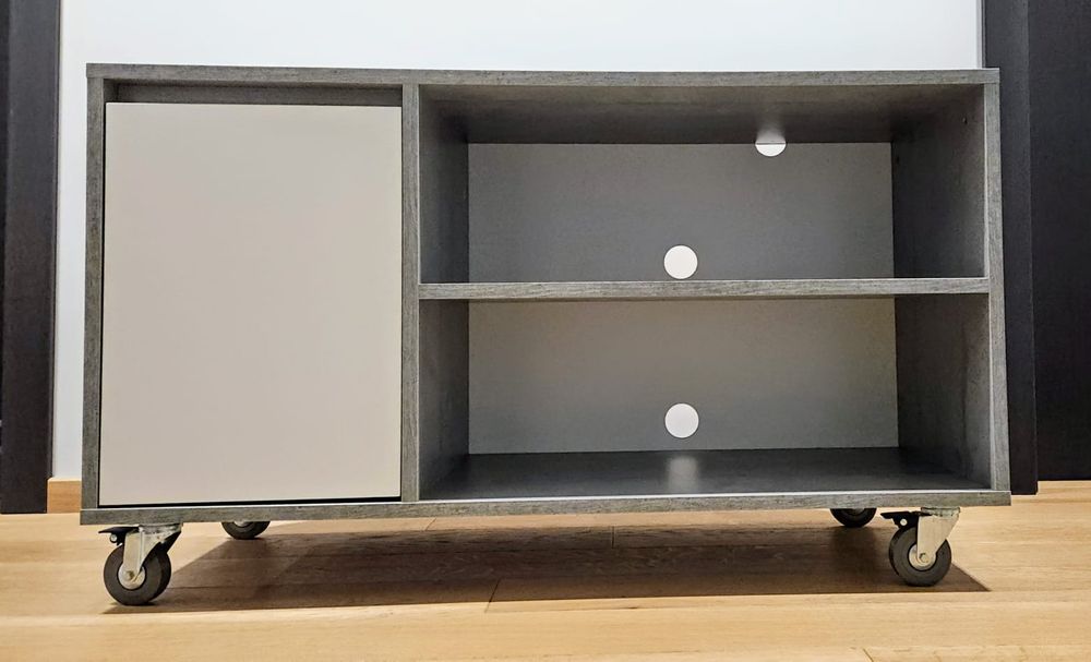 Stolik TV Billund komoda regał kółka szary beton biały ideał