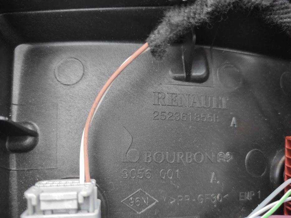 sprzedam obudowę bezpieczników renault scenic 1.7 dci bsi bezpieczniki