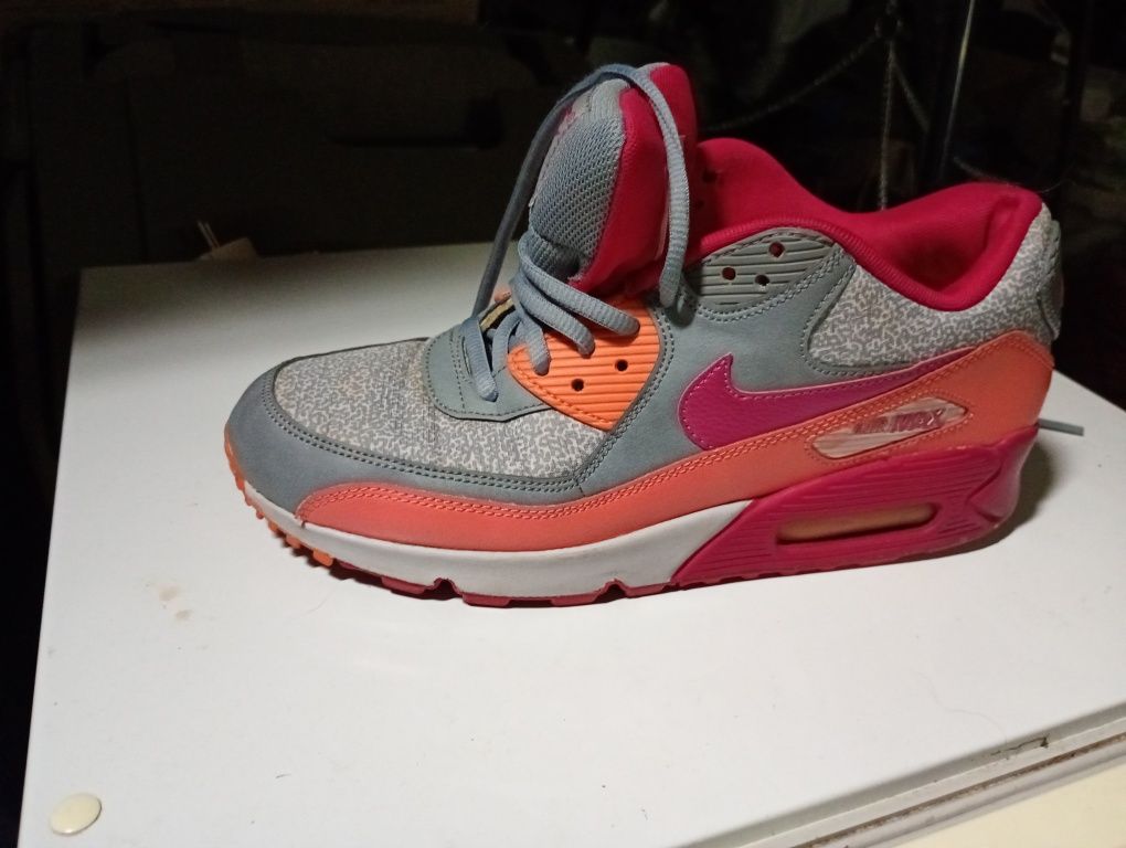 Buty różne adidas chłopięce, damskie sportowe