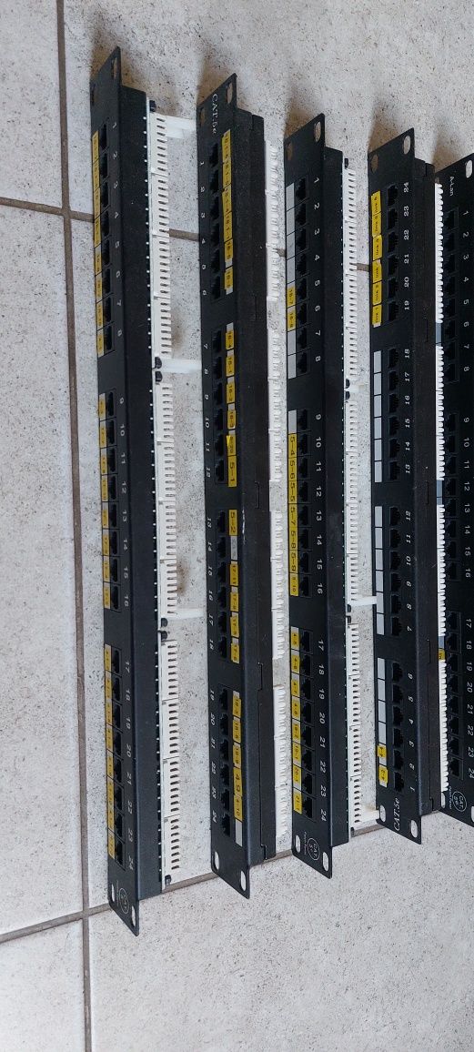 бу вживана патч панель RJ-45 19" 24 портал cat 5e под сервер комутацио