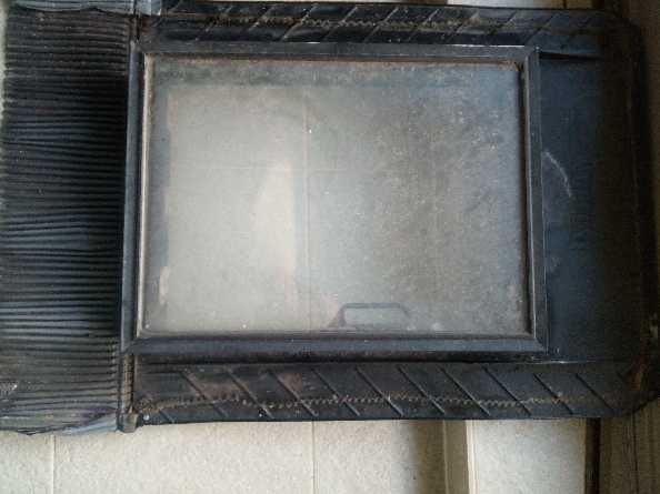 wyłaz dachowy  velux o wymiarach 60 x 45 cm z kołnierzem używany