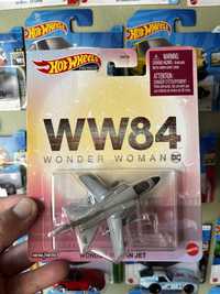 Hot wheels premium wonder women jet ww84