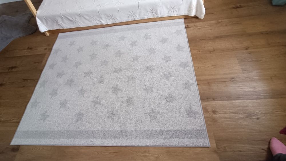 Tapete infantil com estrelas da Ikea