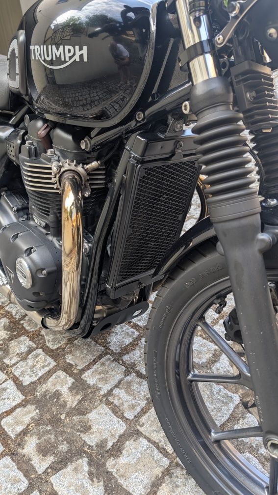 Triumph Street Twin 900 (+2000€ em extras)
