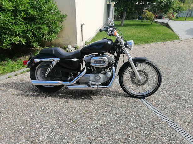 Harley-Davidson 883 Custom