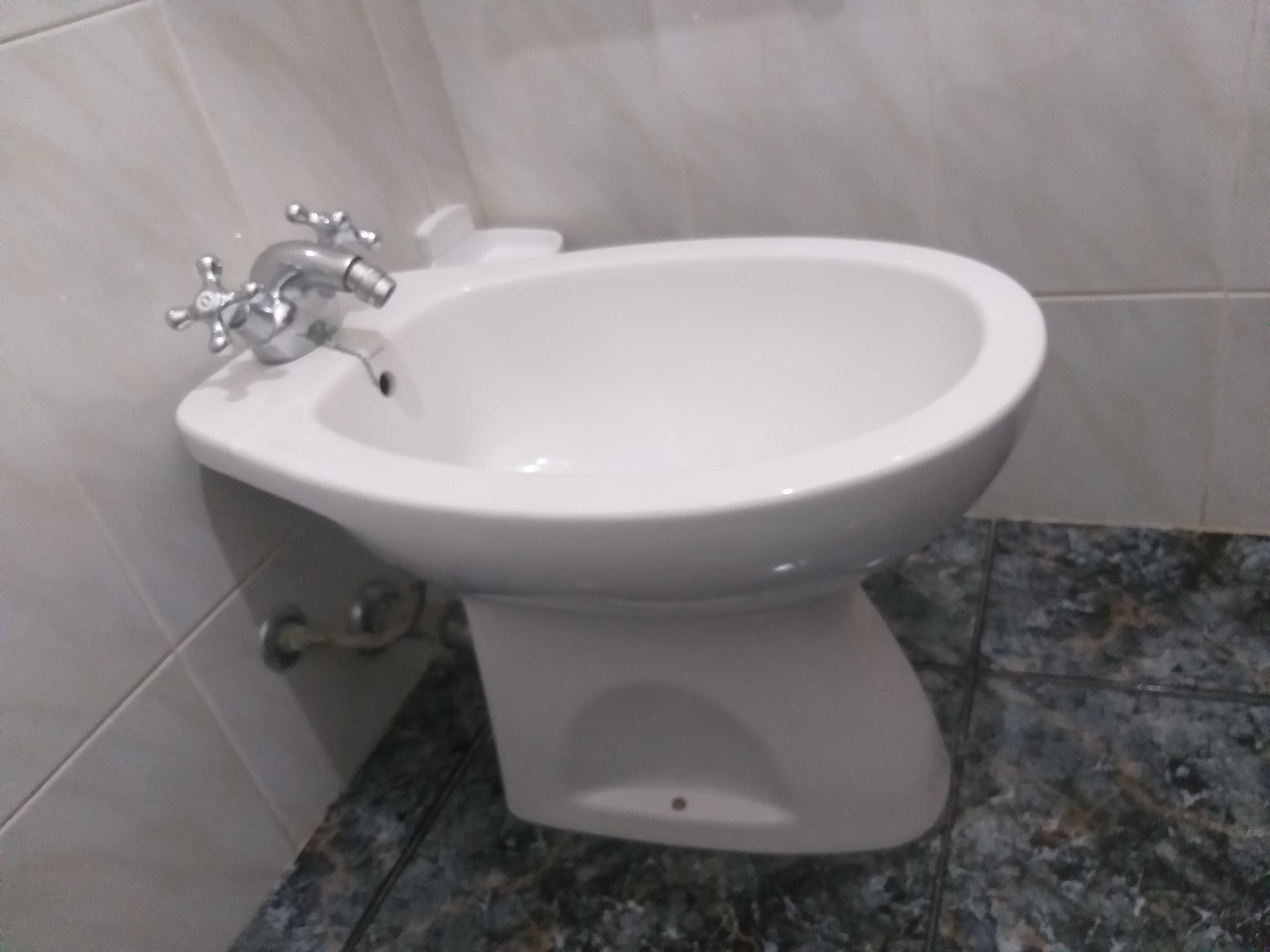 Conj. Louças Sanitárias c/ acessórios e torneiras