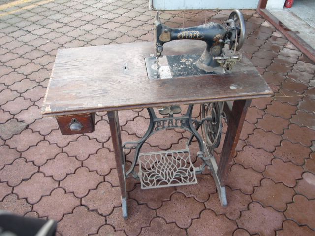 Maszyna do szycia firmy PFAFF - zabytkowa