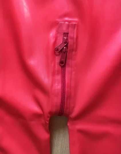 989/  OD RĘKI M Czerwony klasyczny kombinezon catsuit latex lateks