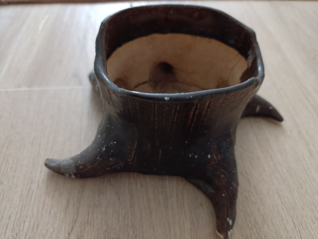Ceramiczna osłonka doniczki drzewo korzeń pień