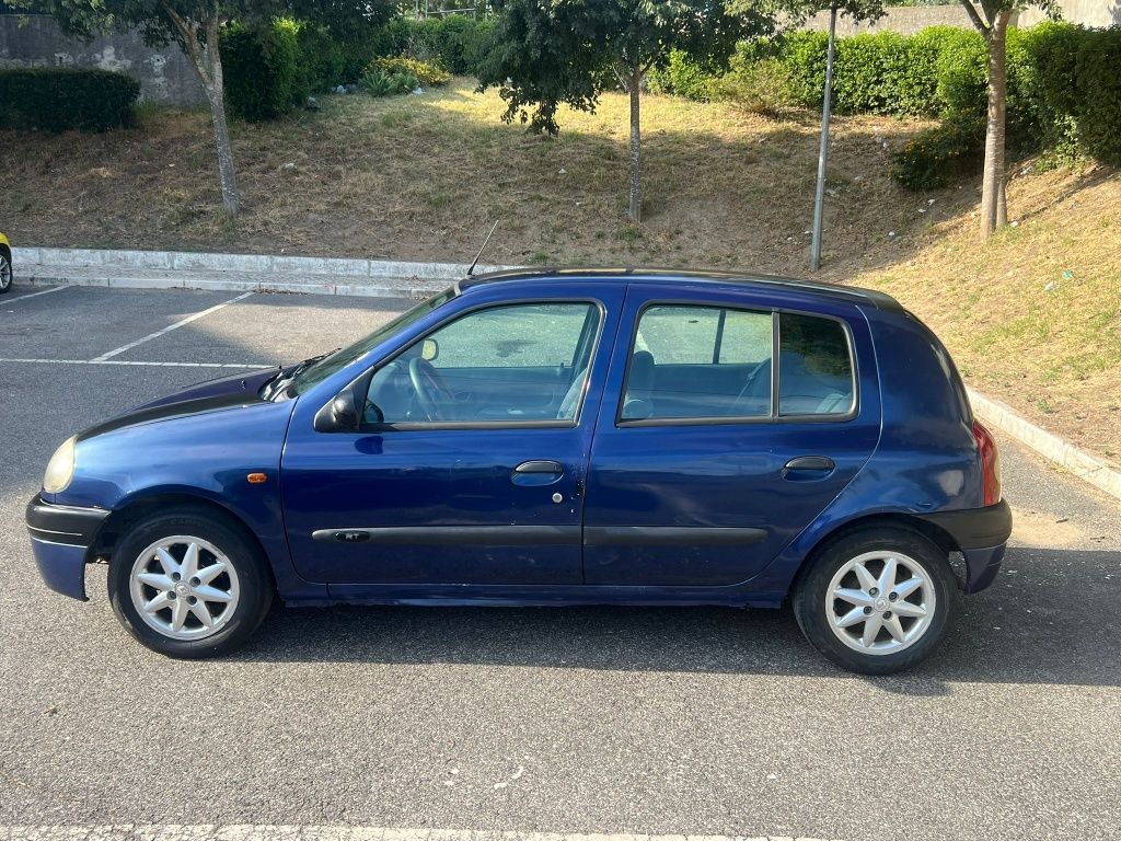 Renault Clio 1.2. (Negociável)