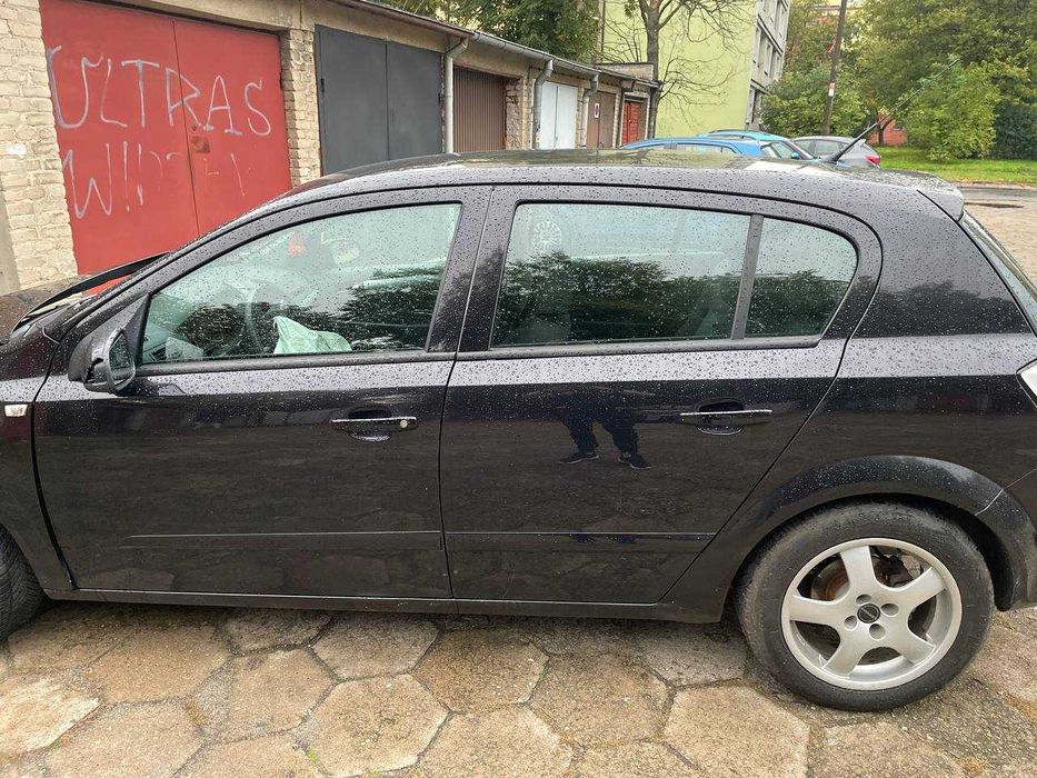 Opel Astra H 2004 - benzyna + LPG, sprawny silnik, dużo nowych części