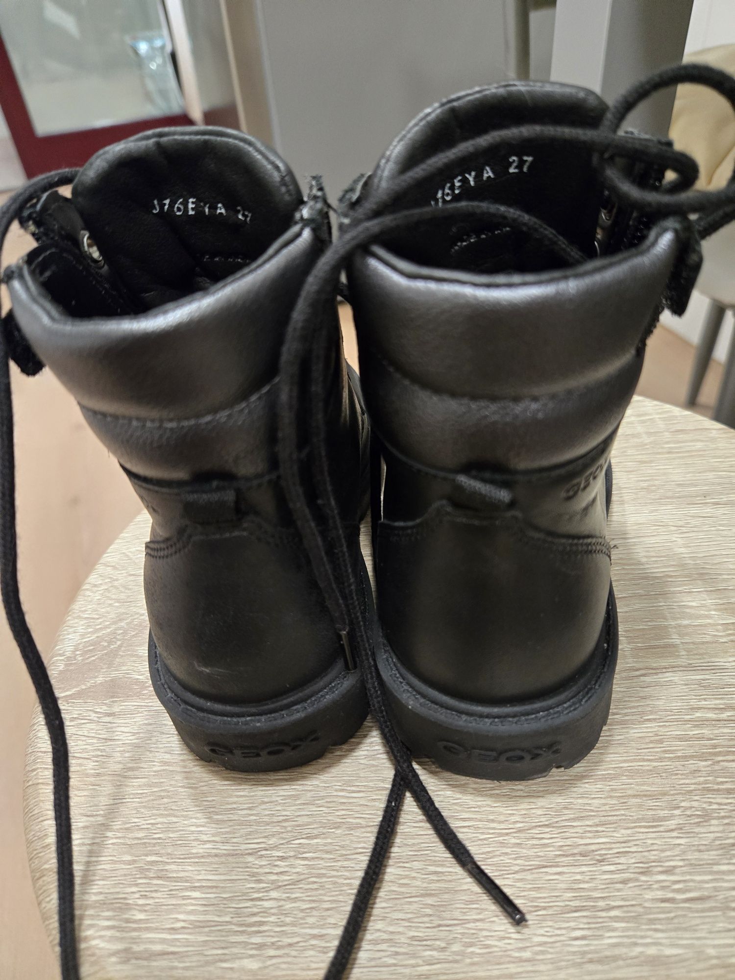 Botas Geox, tamanho 27