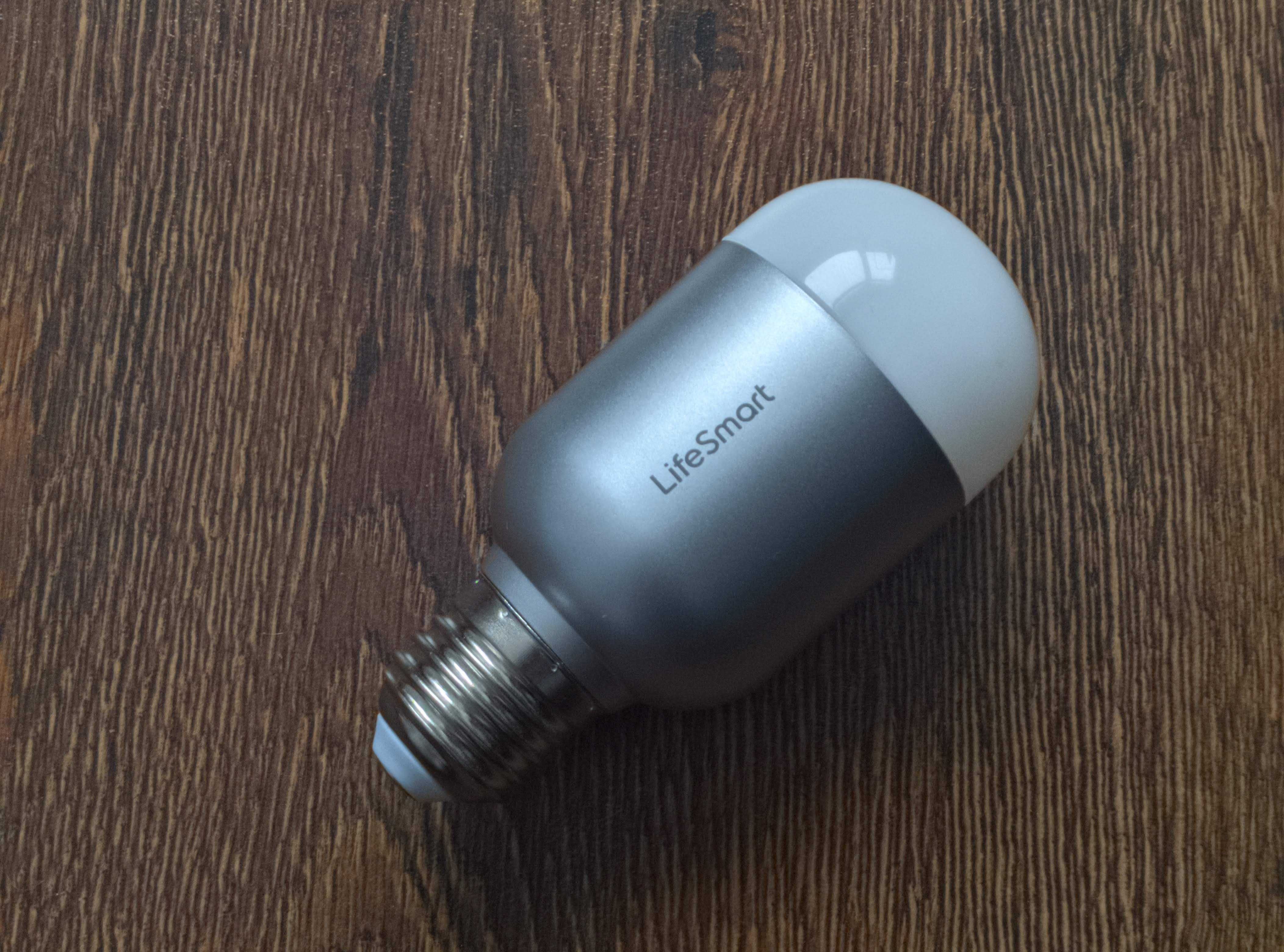 Розумна Bluetooth лампочка Lifesmart