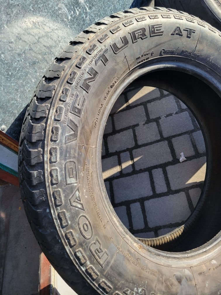 235/65R17 Kumho Road Venture AT