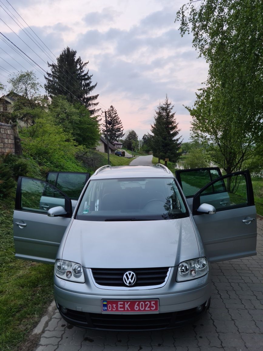 Volkswagen Touran 1,6 FSI 2004р.