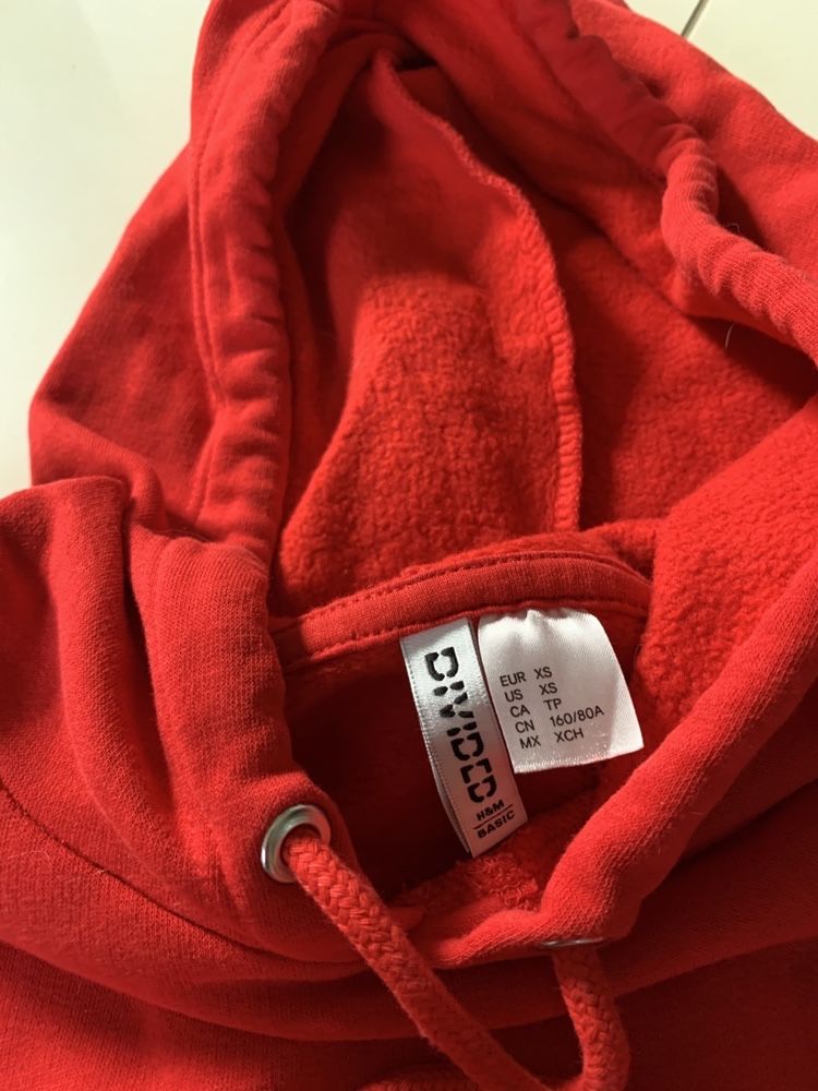 Czerwona krótka bluza z kapturem marki H&M, w rozmiarze 34 XS
