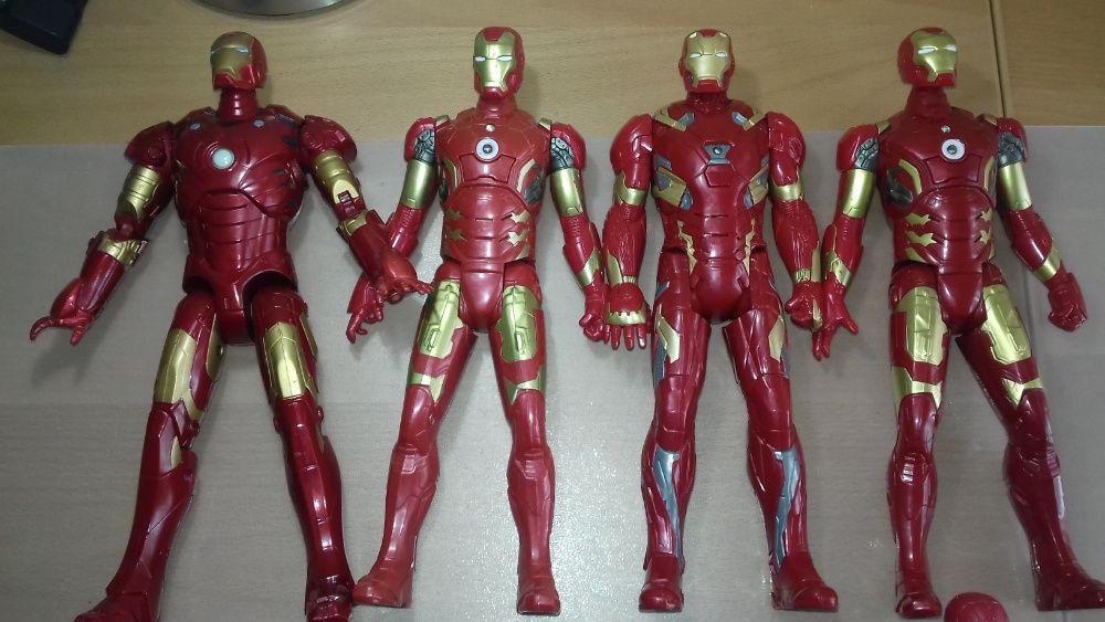 Homem de Ferro, Hulk e Spiderman Vingadores - Hasbro com luz e som