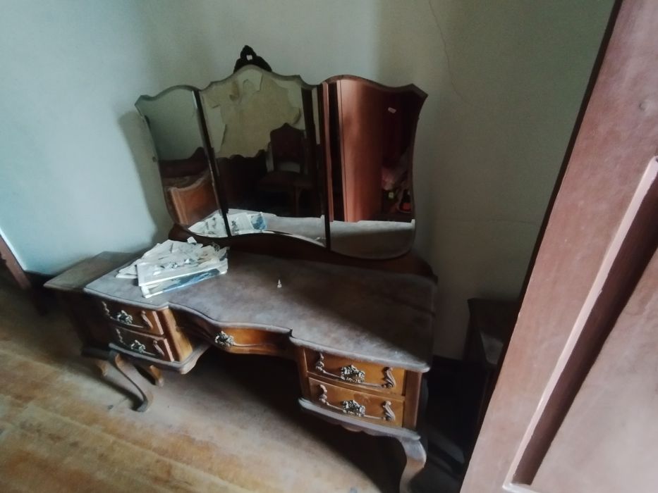 Vendo mobiliário antigo em bom estado