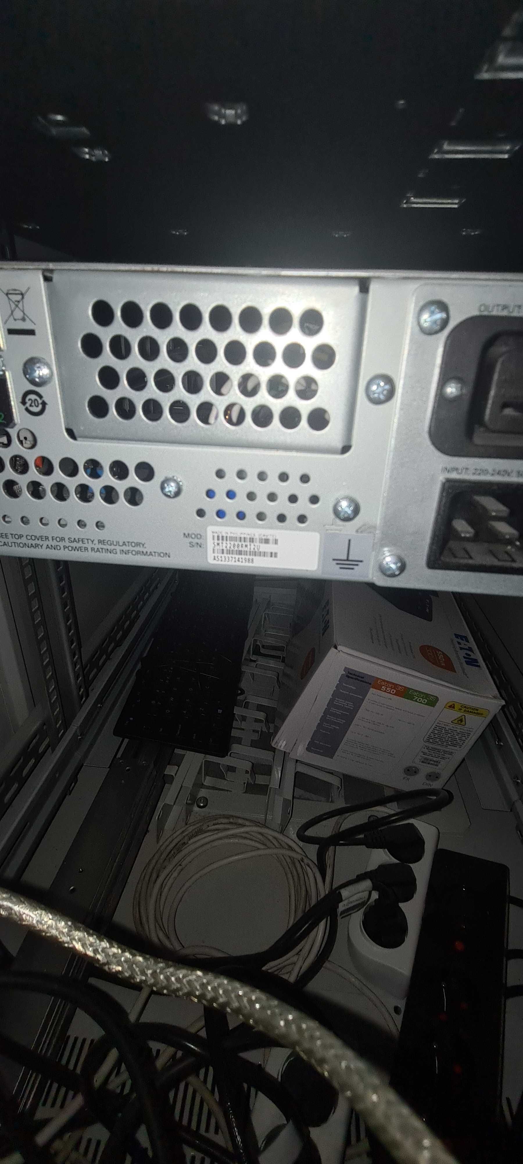 ups APC SMT2200RMI2U rack
