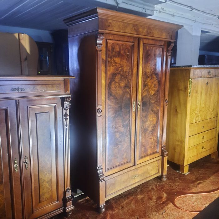 Eksluzywna szafa Ludwik Filip w orzechu